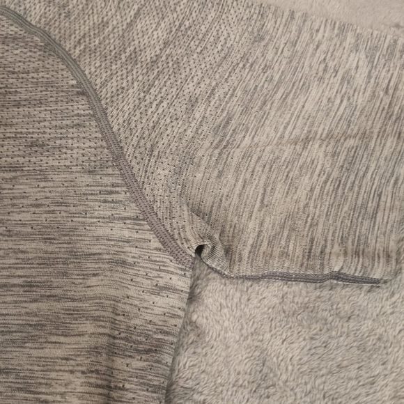 Lululemon Men's Pullover Gray Short Sleeve Shirt Size Small - Picture 9 of 16